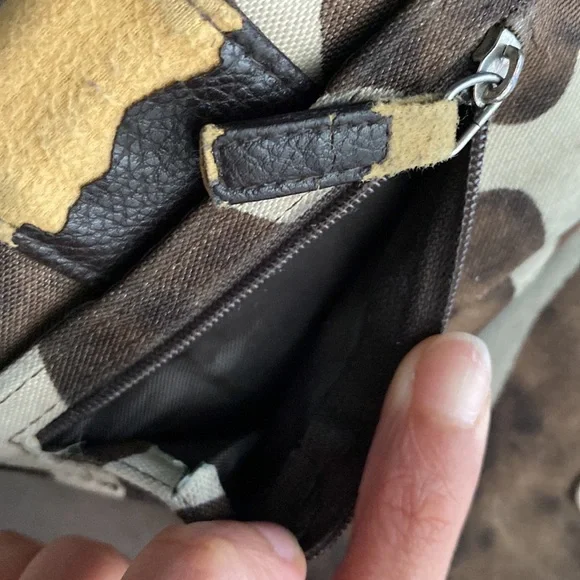 Tan and brown camo print wallet - Picture 14 of 15